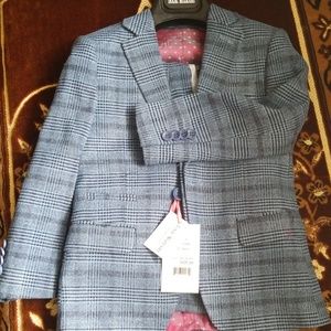 Isaac Mizrahi 3 pieces boys suit.